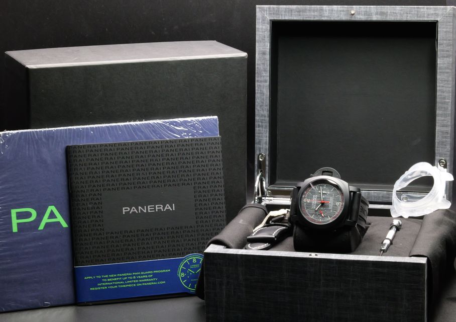 Panerai Luminor Luna Rossa PAM01037 Image 5